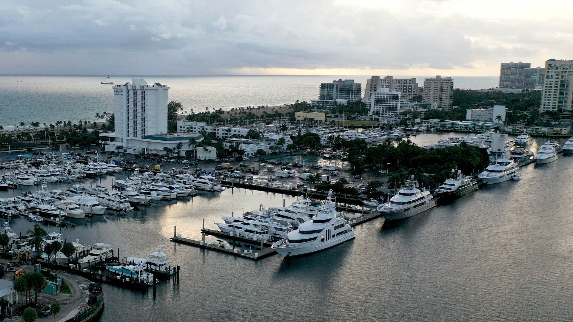 Sightseeing yacht tour fort lauderdale